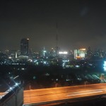 Bangkok by night (man beachte den Hightway, den wir zu Fuss überquert haben!)