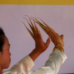 Tänzerin beim Tempel