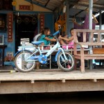 Auch das Velo gehört auf das Boot