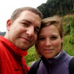 am Wandern (oder Wanderweg-Suchen) in den Cameron Highlands