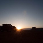 Jeep im Sonnenuntergang